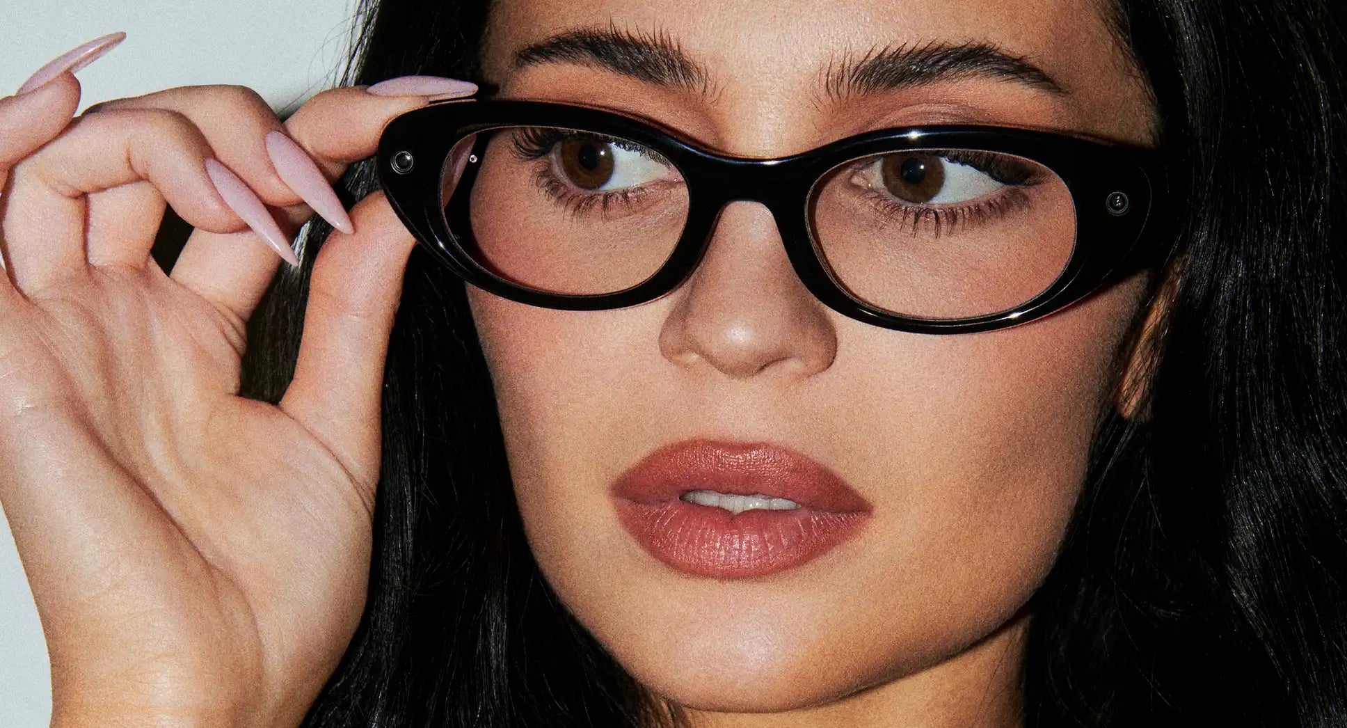 Meta Kylie Edition AI Glasses - (F) Classic Black - (L) Clear to Grey Transitions - (Standard)